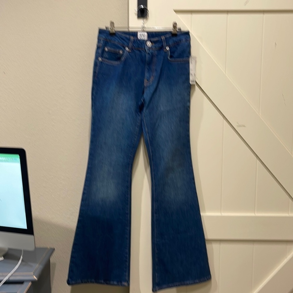 NWT BDG jeans by Urban Outfitters. Waist 27”. Rise 9”. Inseam 31”.